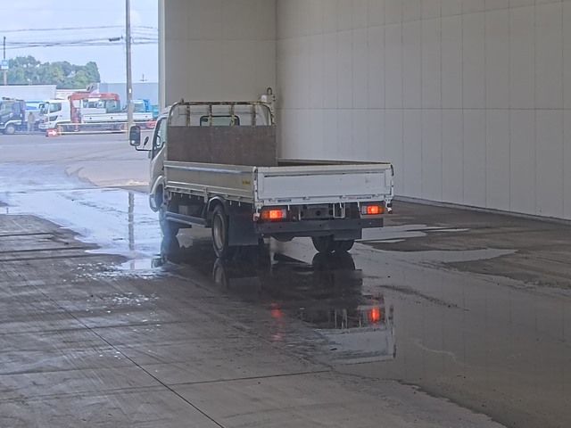 2019 Hino Dutro ヒラ auction photo 2