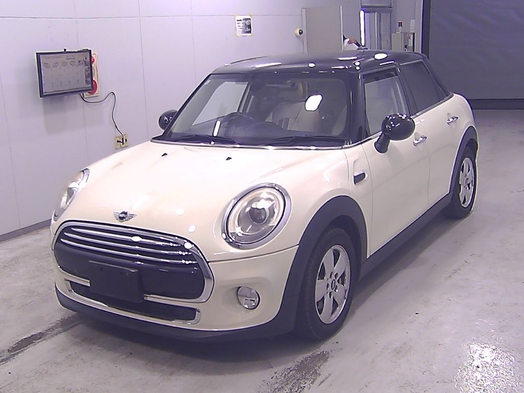 2017 MINI ミニ 5D Cooper D auction photo 4