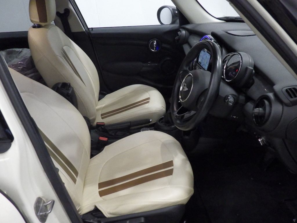 2017 MINI ミニ 5D Cooper D auction photo 6