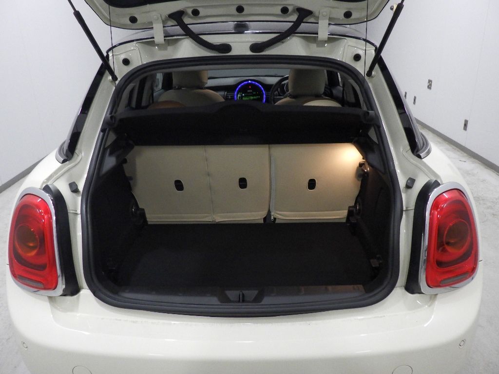 2017 MINI ミニ 5D Cooper D auction photo 8
