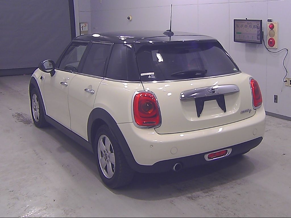 2017 MINI ミニ 5D Cooper D auction photo 5