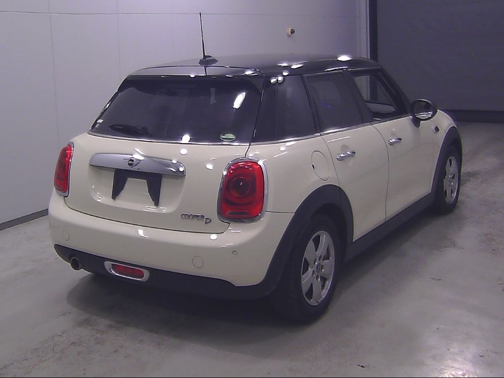2017 MINI ミニ 5D Cooper D auction photo 2