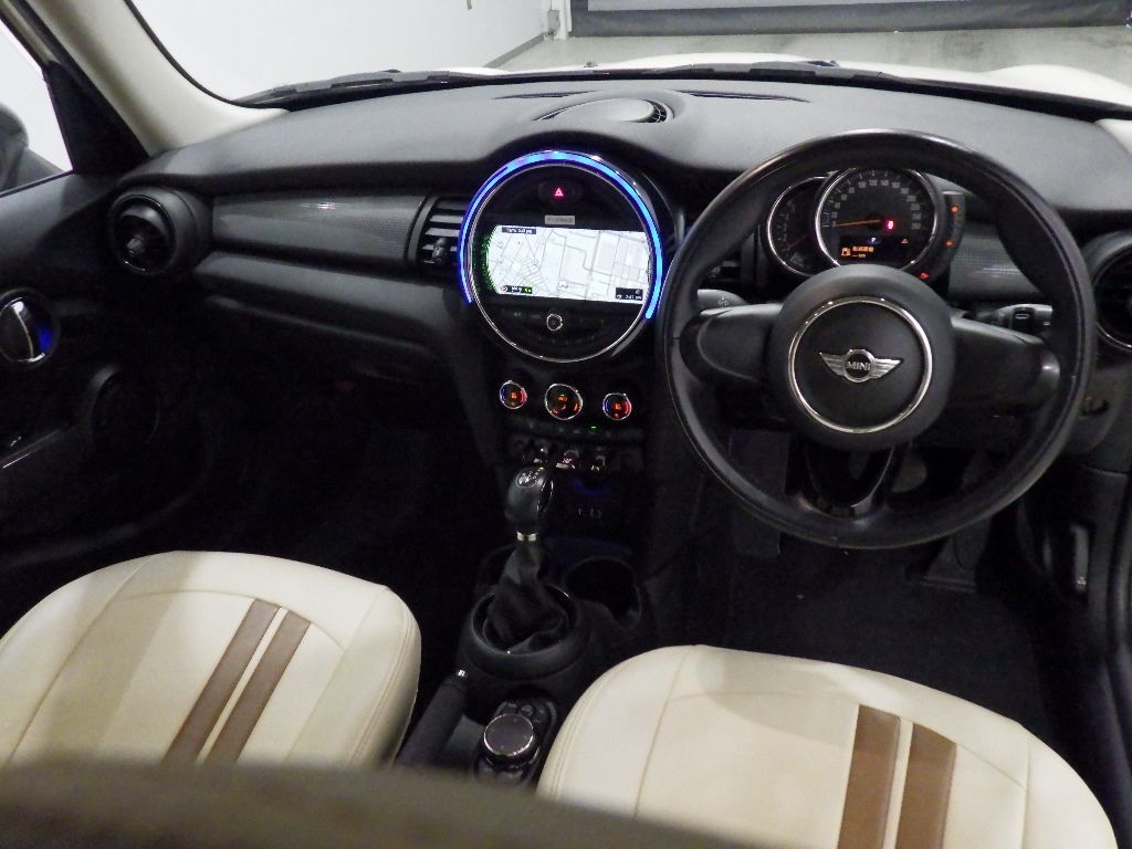 2017 MINI ミニ 5D Cooper D auction photo 3