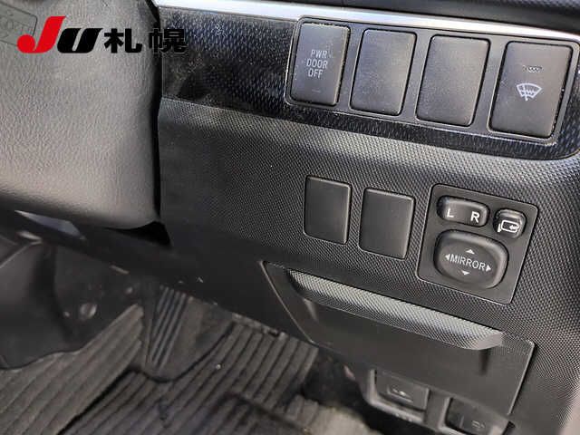 2014 Toyota Estima 4WD アエラス auction photo 4