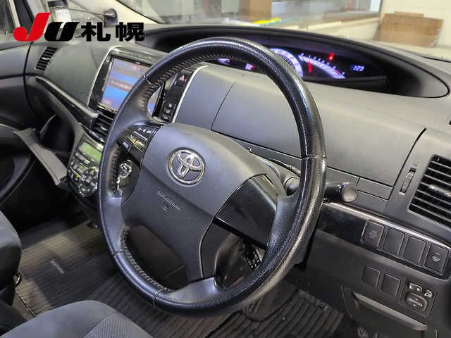 2014 Toyota Estima 4WD アエラス auction photo 3
