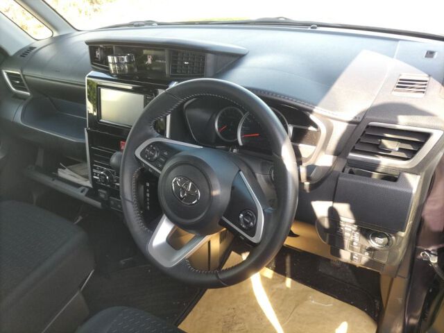 2024 Toyota Roomy Custom G auction photo 3