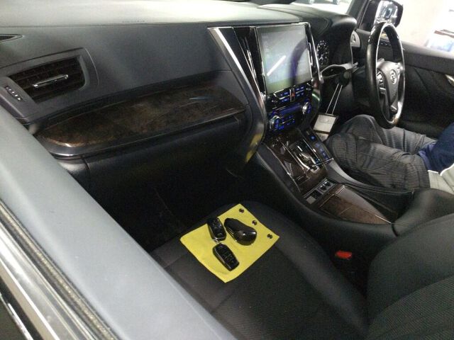 2022 Toyota Alphard Executive Lounge 4WD auction photo 3