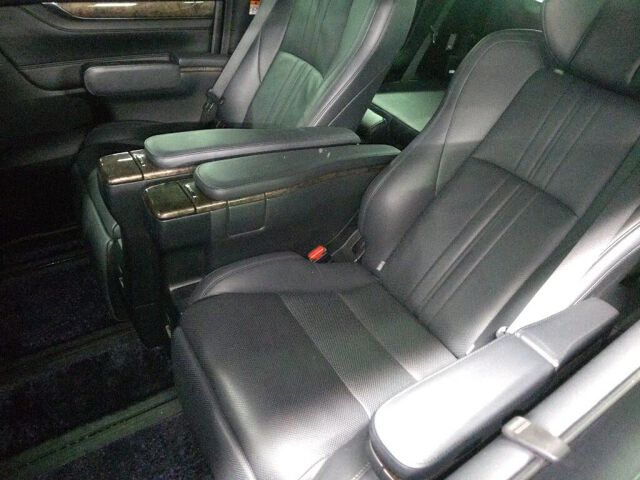 2022 Toyota Alphard Executive Lounge 4WD auction photo 6