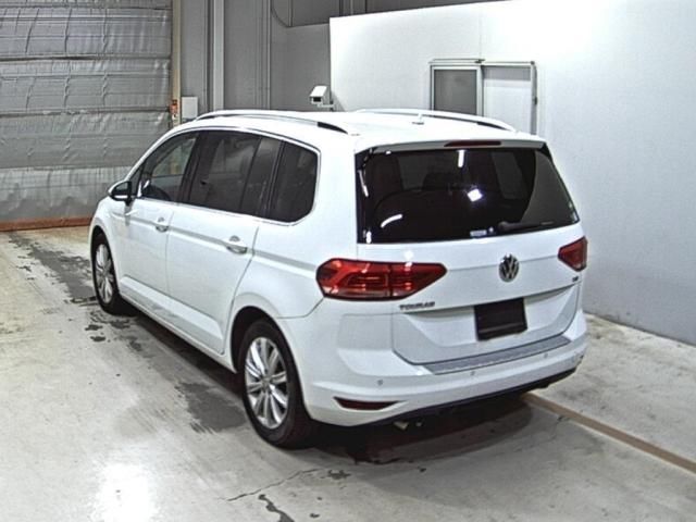 2017 Volkswagen ゴルフトゥーラン TSI ハイライン auction photo 2