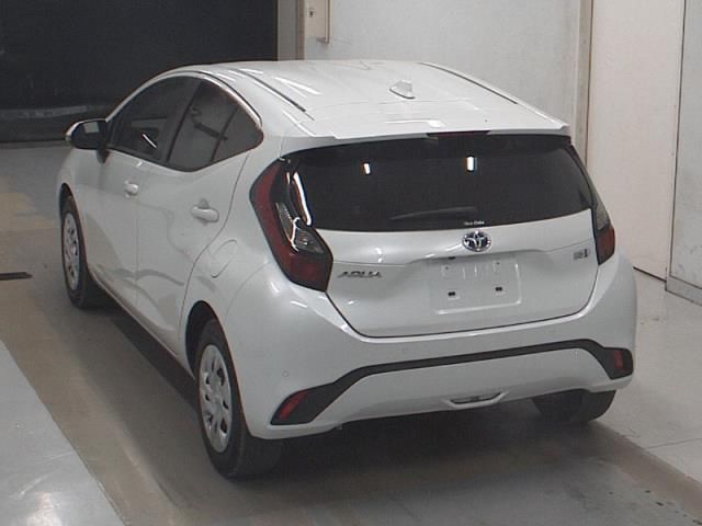 2021 Toyota Aqua G auction photo 2