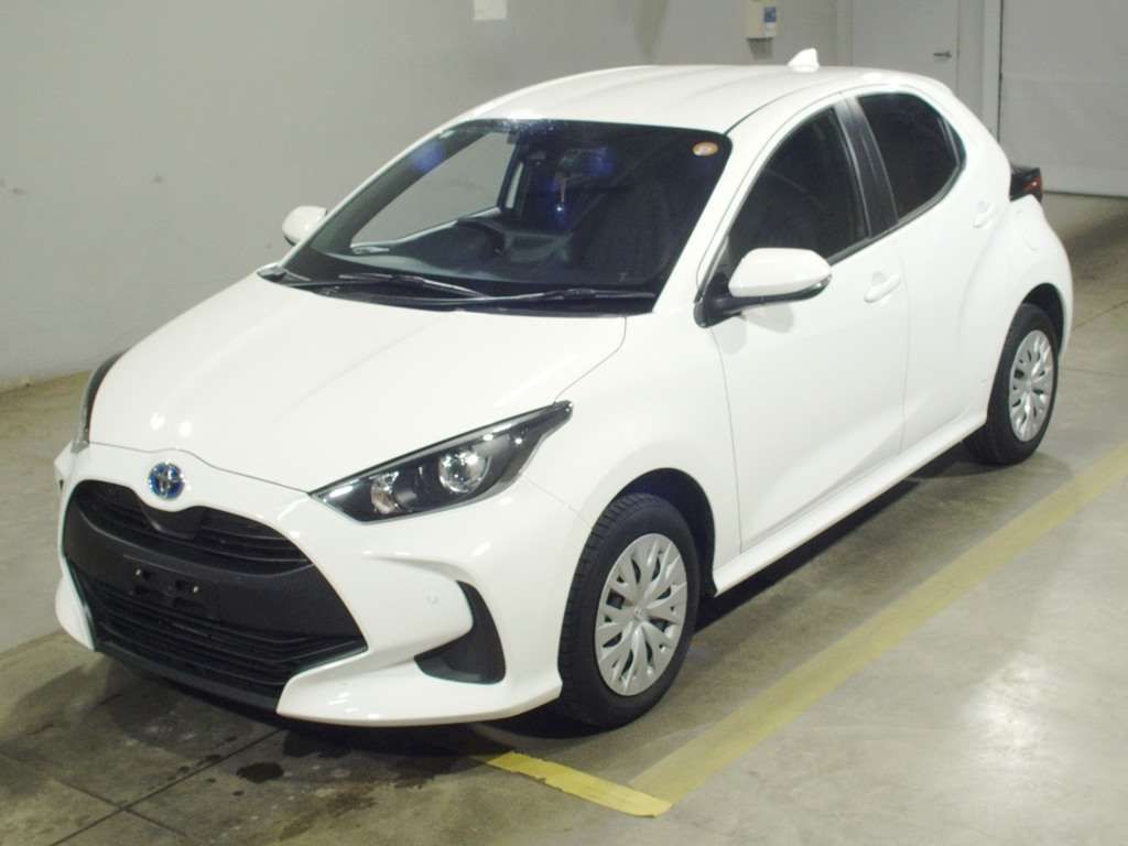 2023 Toyota Yaris ハイブリッドX 4WD Japan auction vehicle