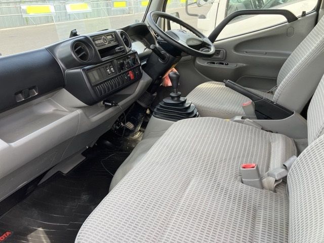 2017 Toyota Dyna Wキャブ 4WD auction photo 5