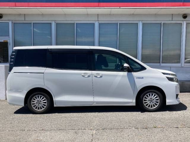 2014 Toyota Voxy ハイブリッドV auction photo 2