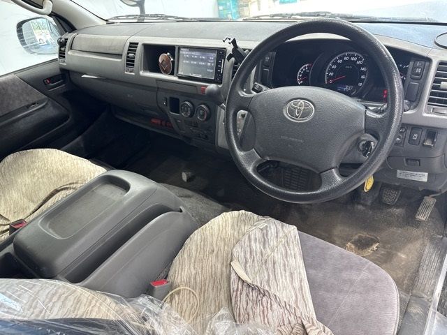 2010 Toyota Hiace ワゴン GL auction photo 4