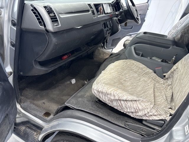 2010 Toyota Hiace ワゴン GL auction photo 9