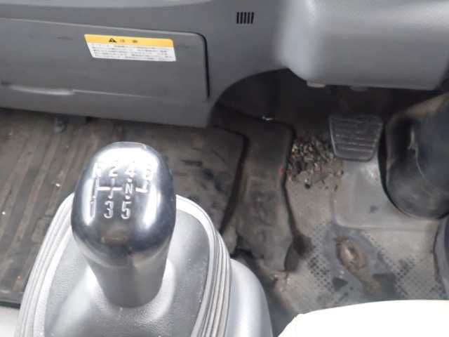 2010 Isuzu Elf 2.0t Panel Van with Freezer auction photo 10