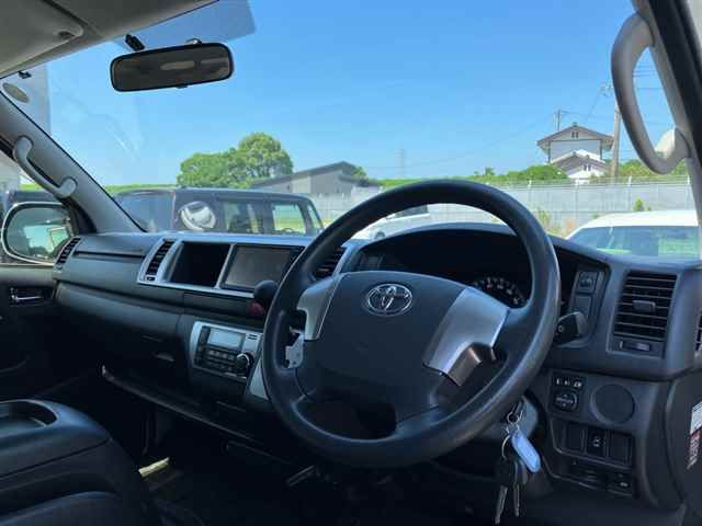 2015 Toyota Hiace GL 10人乗リ auction photo 3