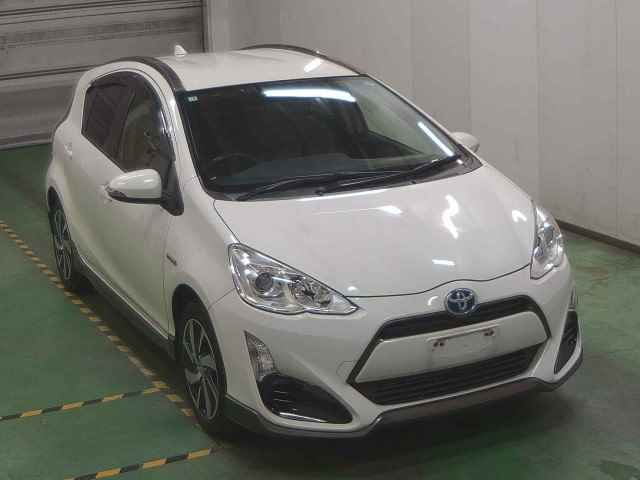 2015 Toyota Aqua Xアーバン Japan auction vehicle
