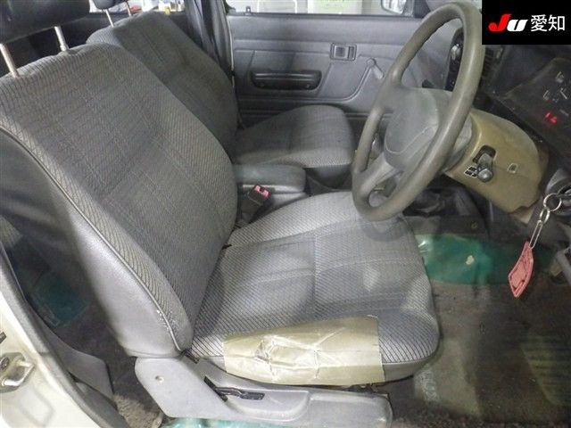 1996 Toyota Hilux SR W-Cab 4WD auction photo 6
