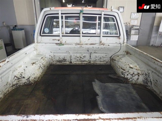 1996 Toyota Hilux SR W-Cab 4WD auction photo 4