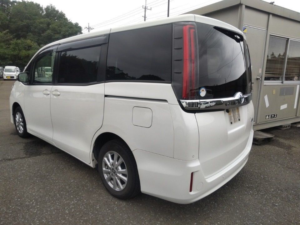 2021 Toyota Noah auction photo 6