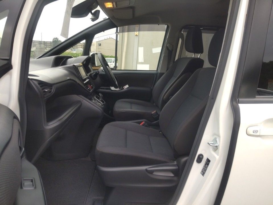 2021 Toyota Noah auction photo 16