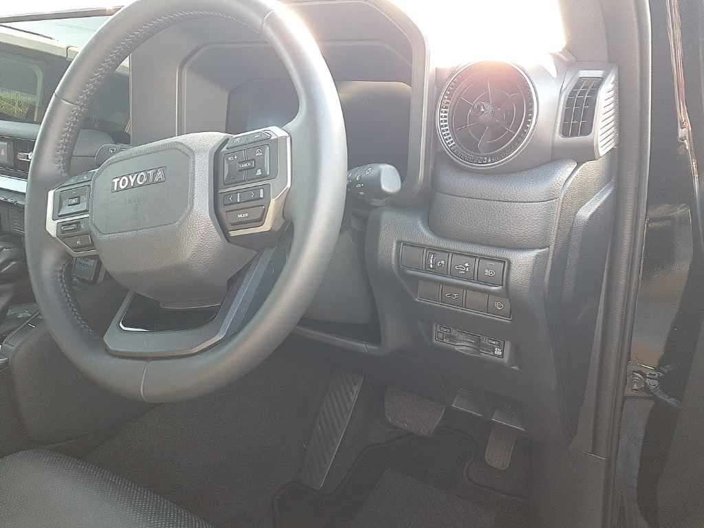 2025 Toyota Land Cruiser 250 VX 4WD auction photo 9
