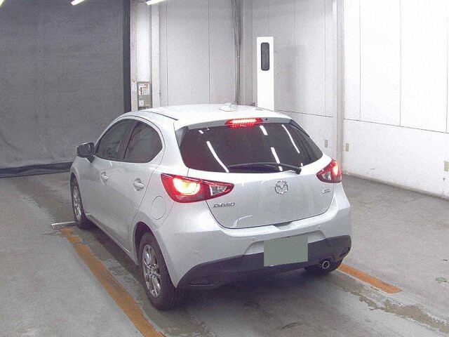 2018 Mazda Demio 15Sノブルクリムゾン auction photo 2