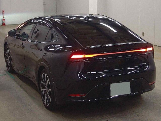 2024 Toyota Prius PHEV Z auction photo 2