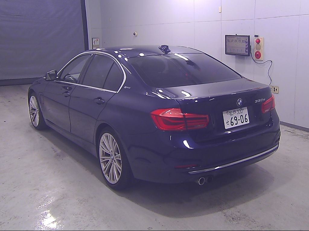 2017 BMW 3 Series 330e Luxury iPerformance auction photo 5
