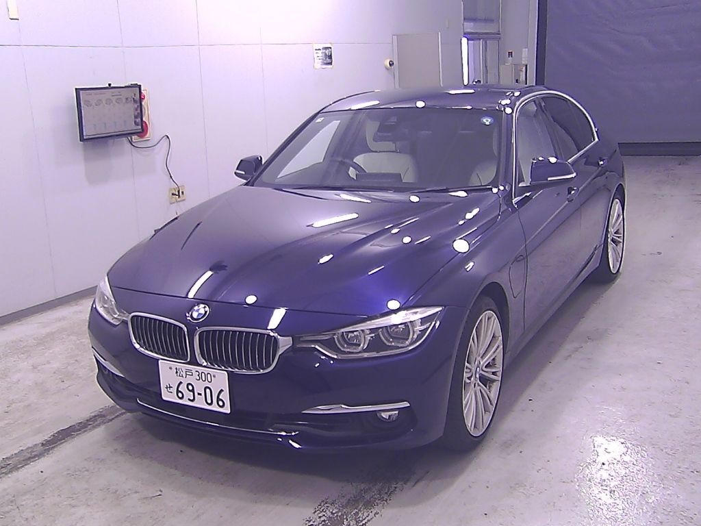 2017 BMW 3 Series 330e Luxury iPerformance auction photo 4