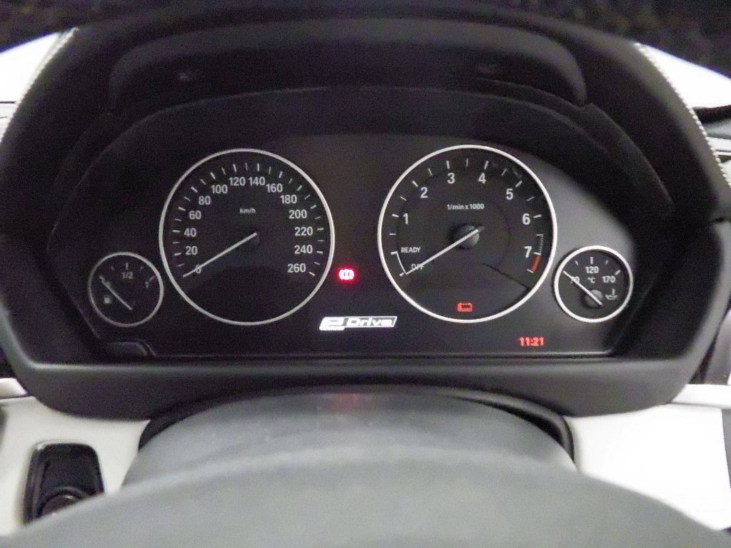 2017 BMW 3 Series 330e Luxury iPerformance auction photo 10