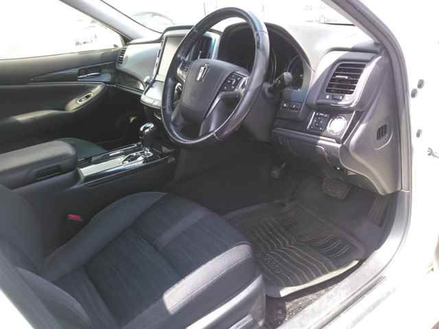 2013 Toyota Crown Hybrid Athlete S auction photo 3