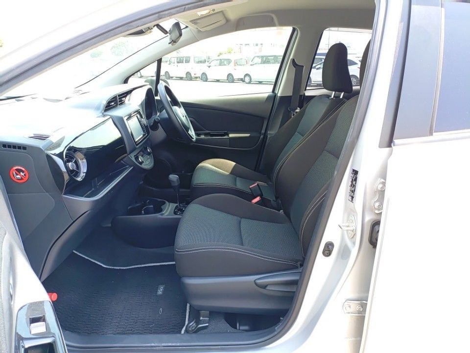 2019 Toyota Vitz auction photo 16