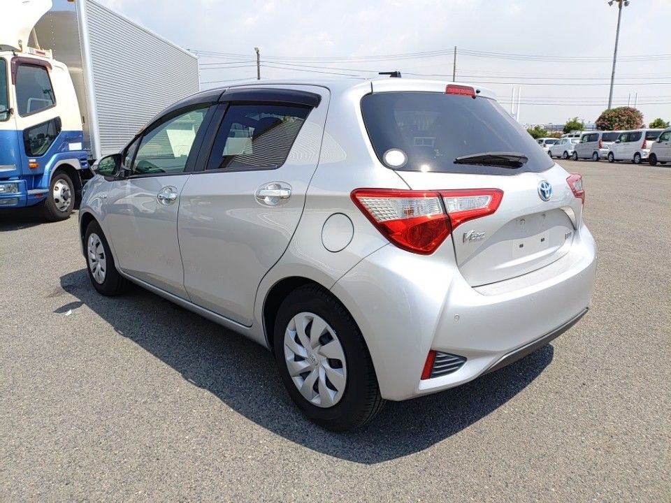 2019 Toyota Vitz auction photo 6