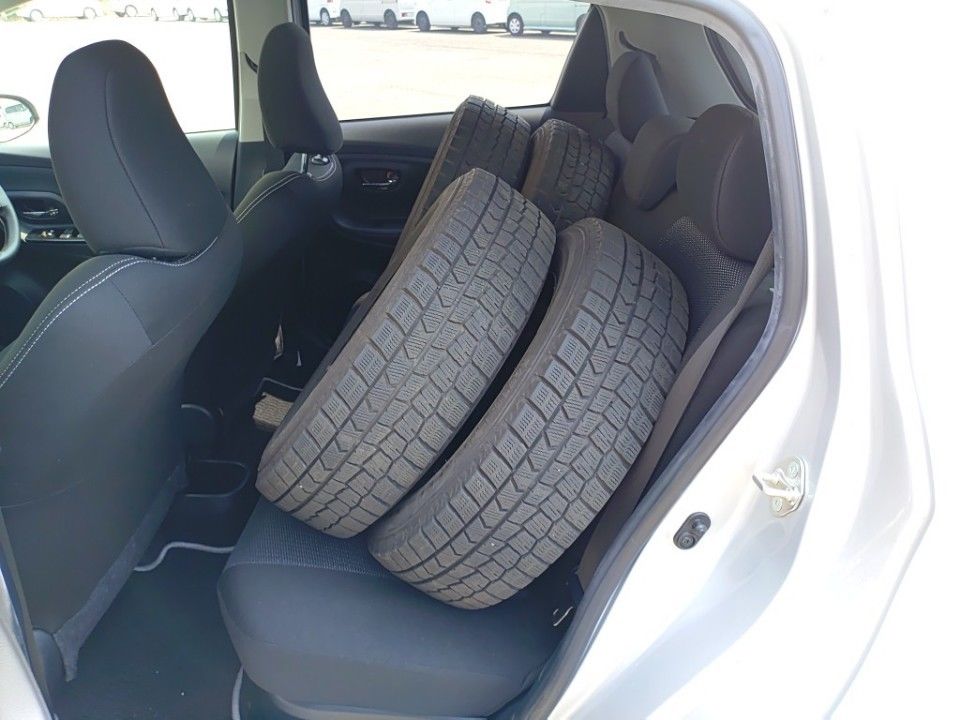 2019 Toyota Vitz auction photo 21