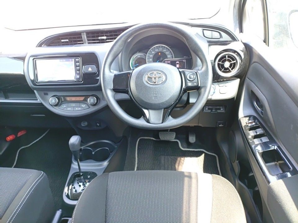 2019 Toyota Vitz auction photo 3