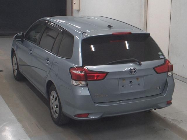 2015 Toyota Corolla Fielder ハイブリッド auction photo 2