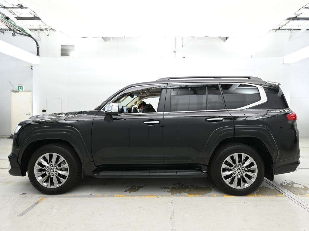 2023 Toyota Land Cruiser ZX 4WD auction photo 4