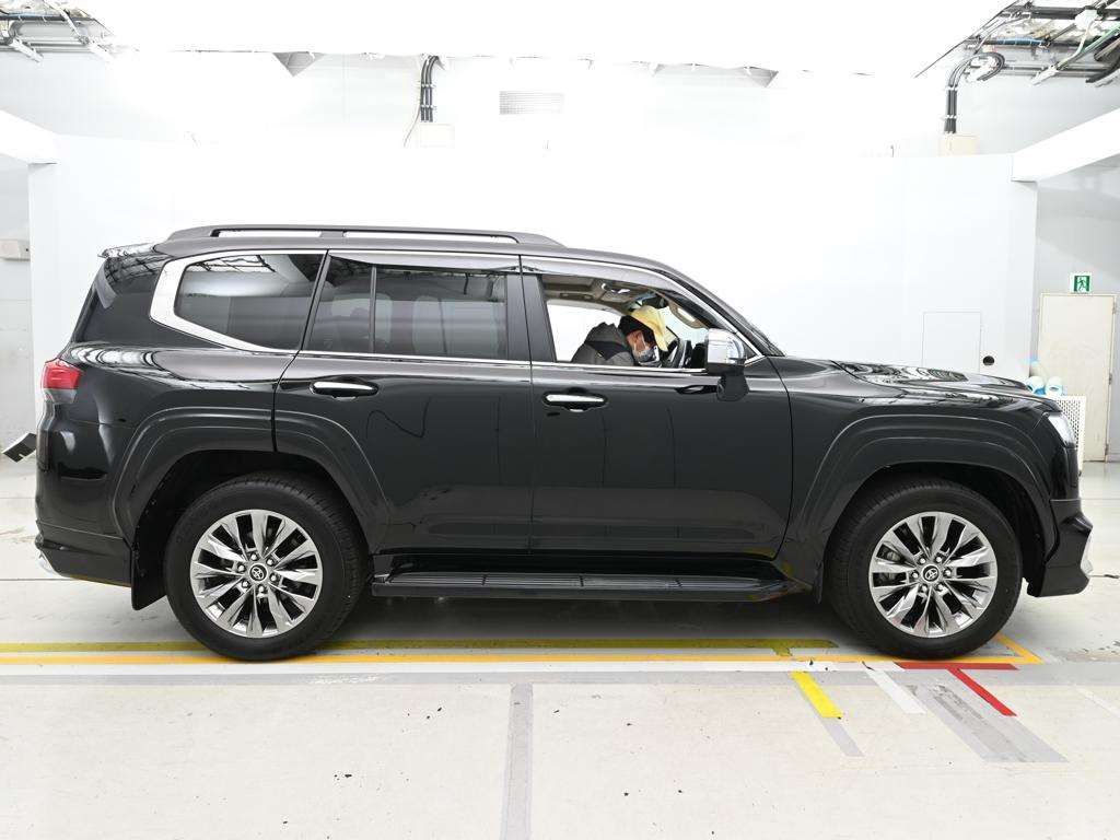 2023 Toyota Land Cruiser ZX 4WD auction photo 3