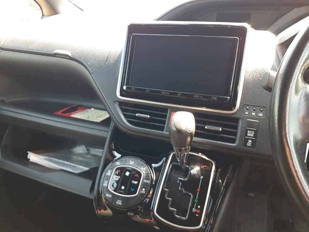 2020 Toyota Noah Si auction photo 12