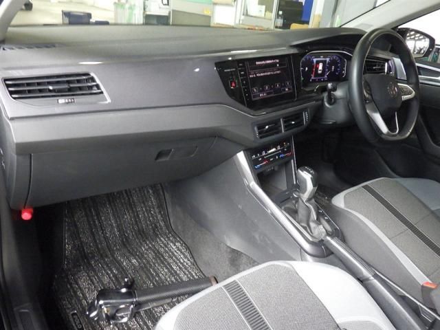 2024 Volkswagen VW ポロ5D TSIスタイル auction photo 2