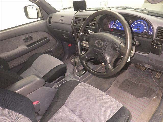 2003 Toyota Hilux 4WD Double Cab Sport Pickup auction photo 3