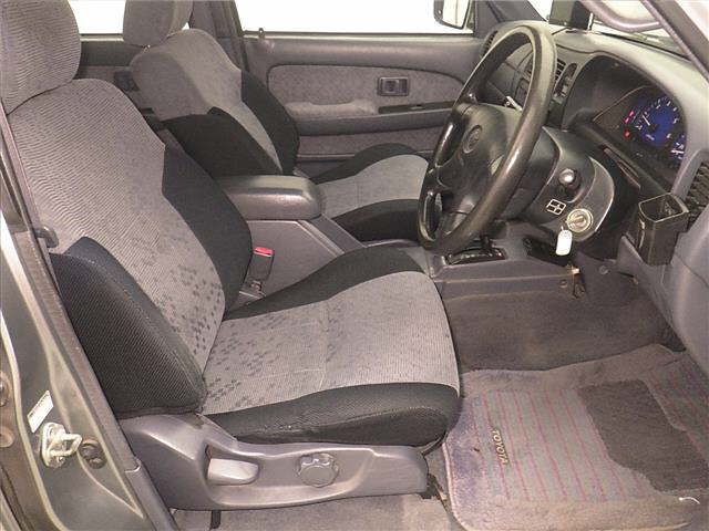 2003 Toyota Hilux 4WD Double Cab Sport Pickup auction photo 5