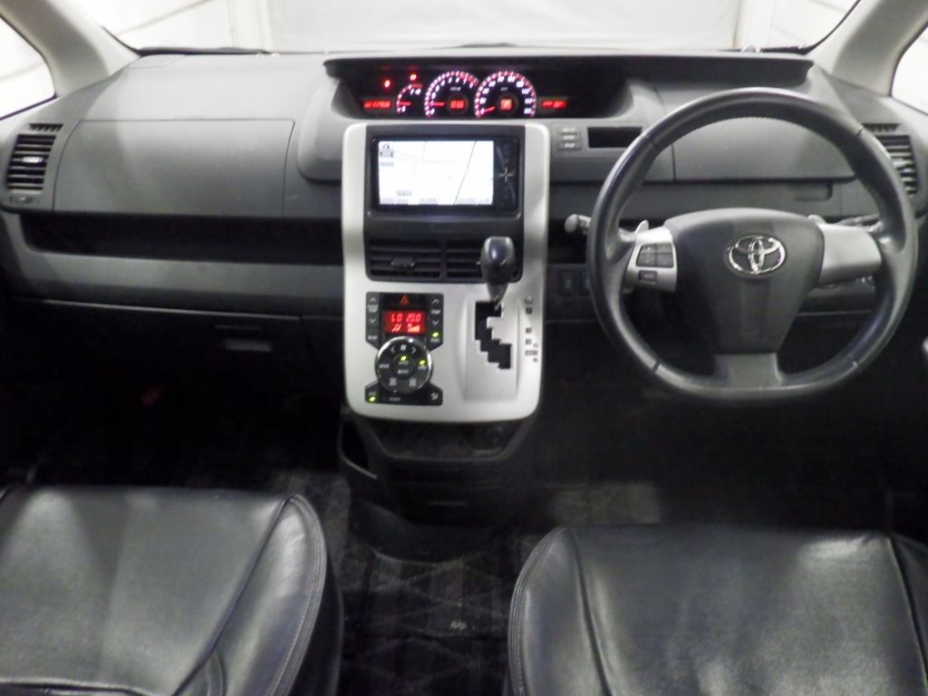 2011 Toyota Voxy ZS煌 7人 auction photo 3