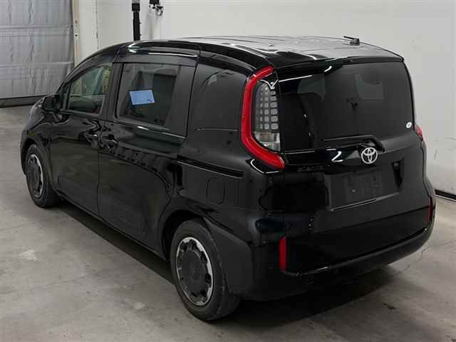 2022 Toyota Sienta Z auction photo 2