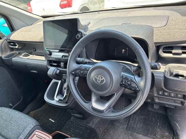 2022 Toyota Sienta Z auction photo 3