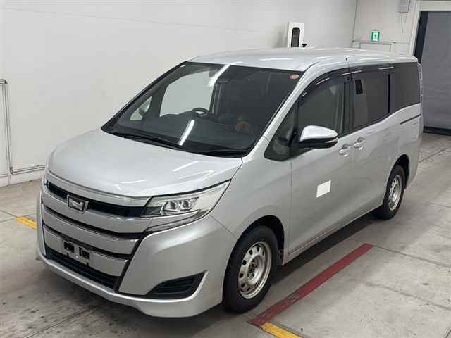 2020 Toyota Noah X 4WD auction photo 4