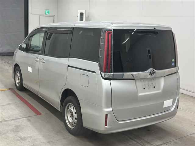 2020 Toyota Noah X 4WD auction photo 2