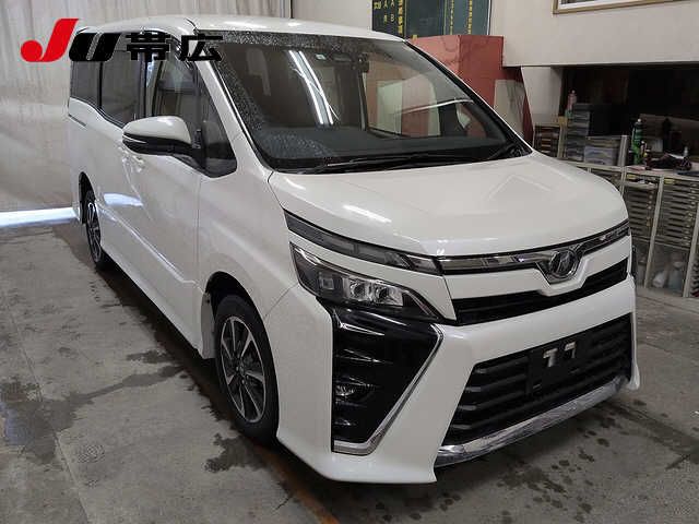 2017 Toyota Voxy ZS auction photo 4